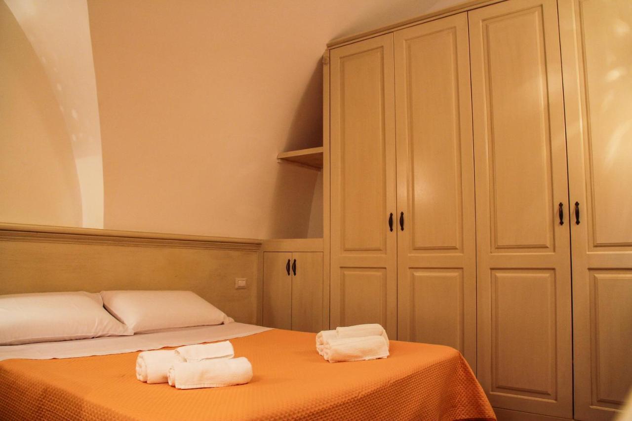 Al Civico 4 Bed & Breakfast Molfetta Bagian luar foto