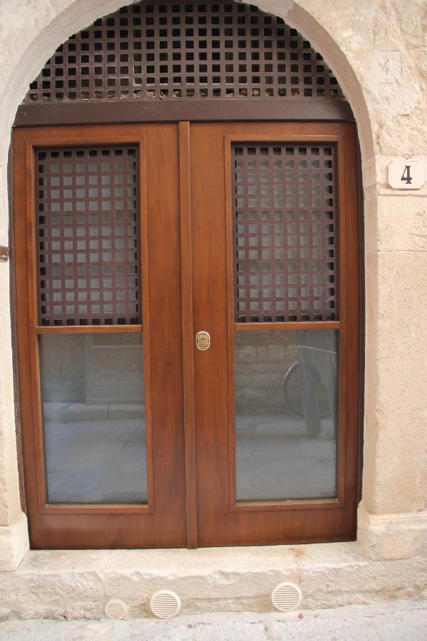 Al Civico 4 Bed & Breakfast Molfetta Bagian luar foto
